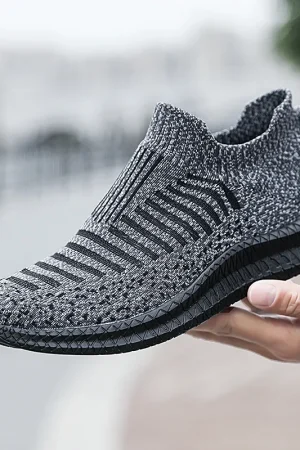 2025 Breathable Men Casual Shoes Lightweight Outdoor Male Walking Shoes Anti-slip Men's Sneakers Slip on Flats Vulcanized Shoes